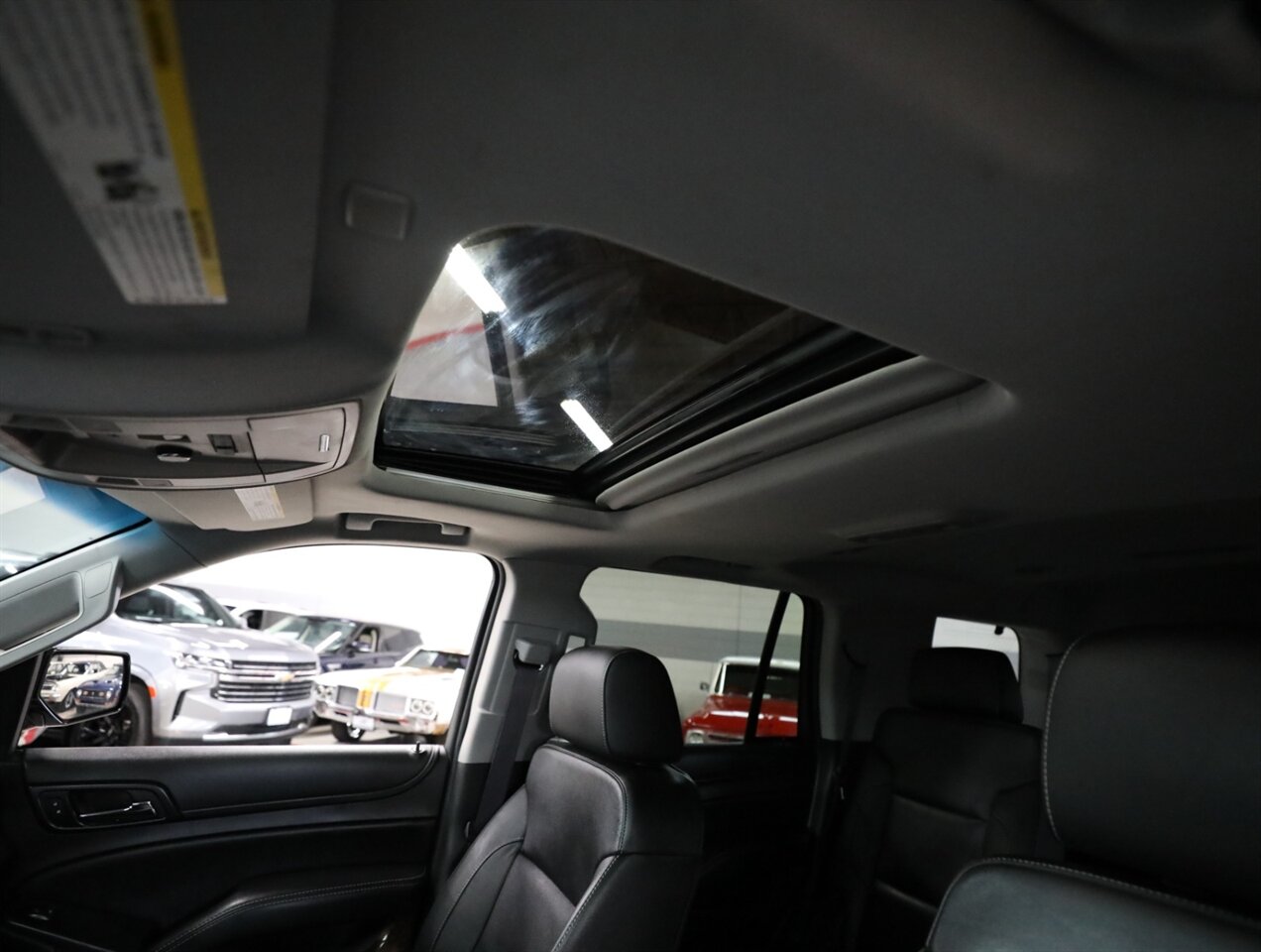 2017 Chevrolet Tahoe LT 4WD - Photo 36 - Addison, IL 60101