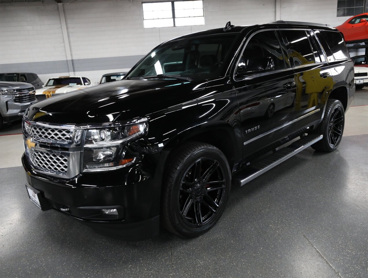 2017 Chevrolet Tahoe LT 4WD - Photo 3 - Addison, IL 60101