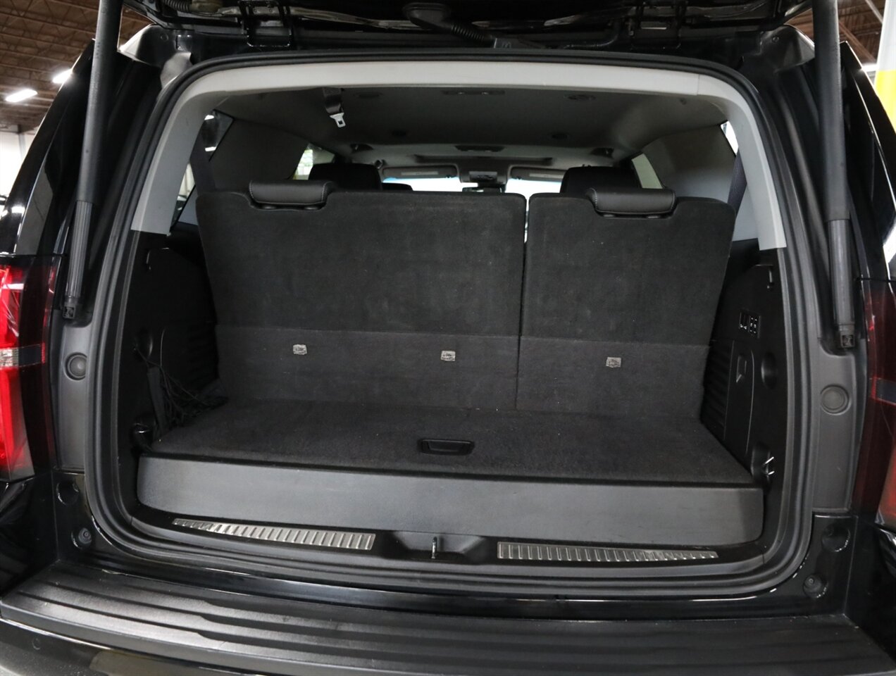 2017 Chevrolet Tahoe LT 4WD - Photo 22 - Addison, IL 60101