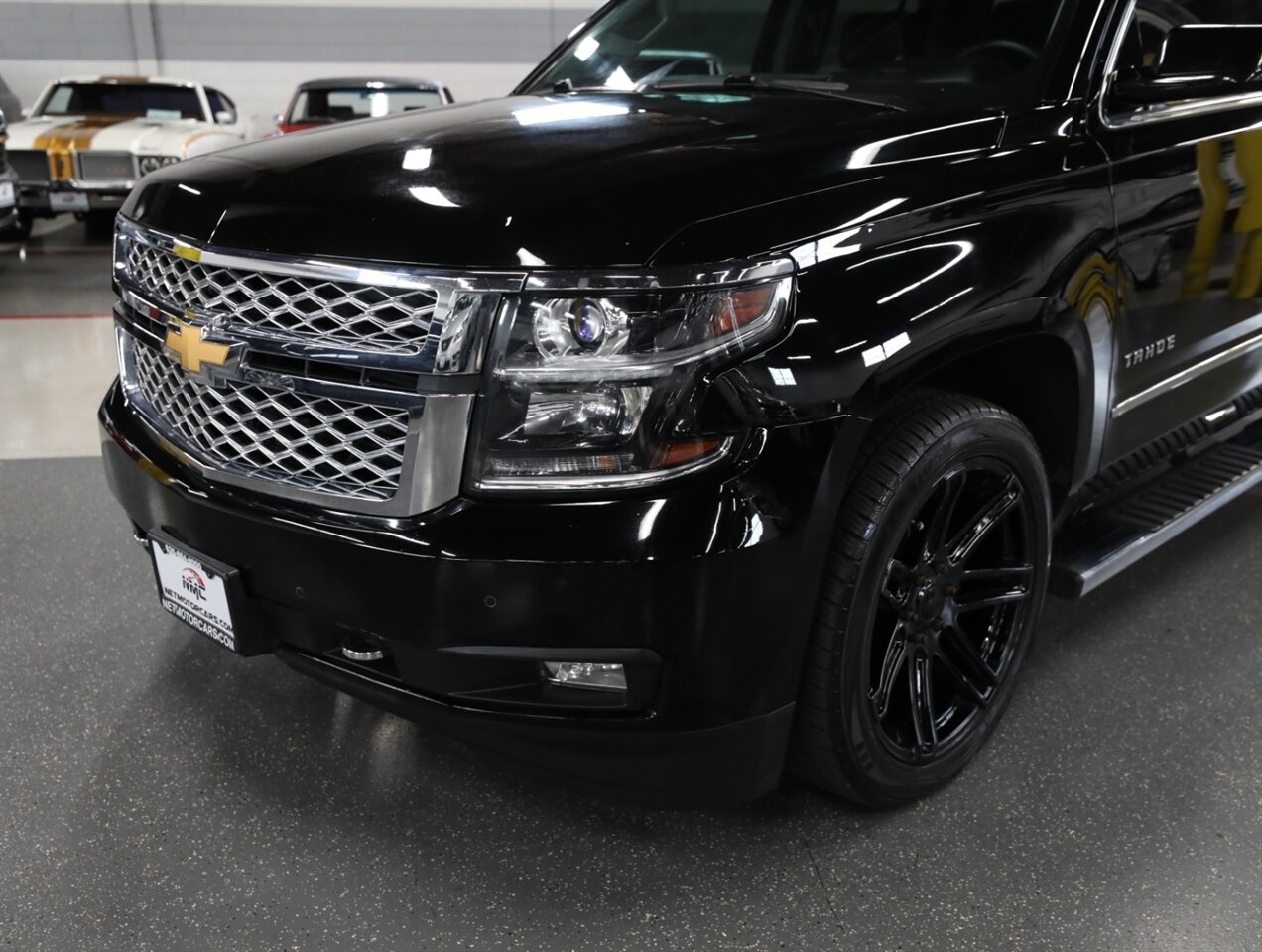 2017 Chevrolet Tahoe LT 4WD - Photo 2 - Addison, IL 60101