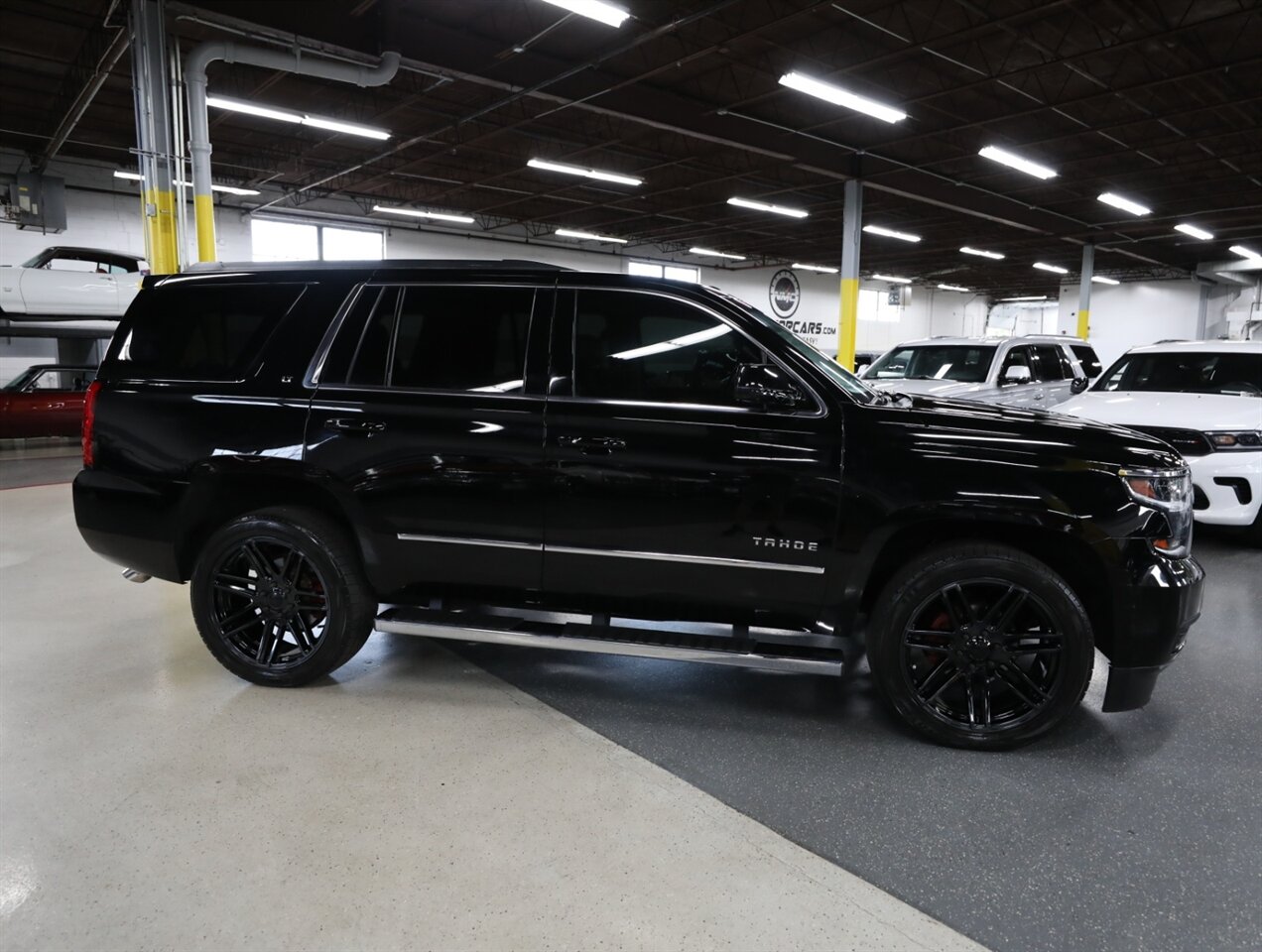2017 Chevrolet Tahoe LT 4WD - Photo 7 - Addison, IL 60101