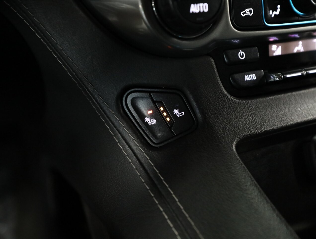 2017 Chevrolet Tahoe LT 4WD - Photo 38 - Addison, IL 60101