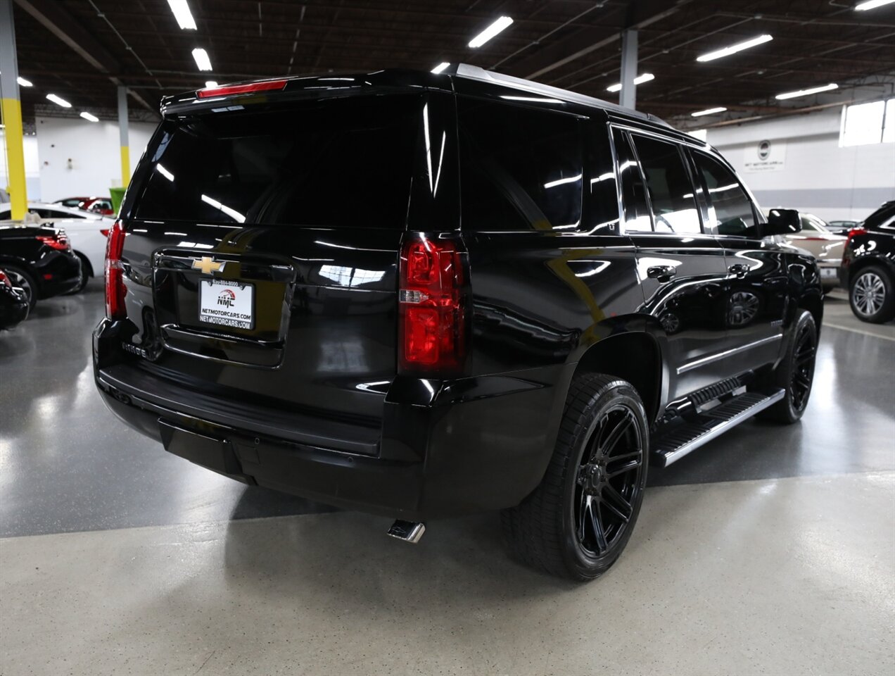 2017 Chevrolet Tahoe LT 4WD - Photo 8 - Addison, IL 60101
