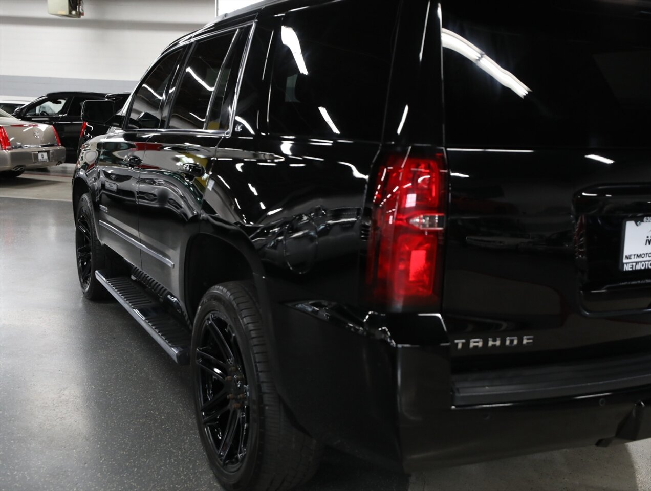 2017 Chevrolet Tahoe LT 4WD - Photo 11 - Addison, IL 60101