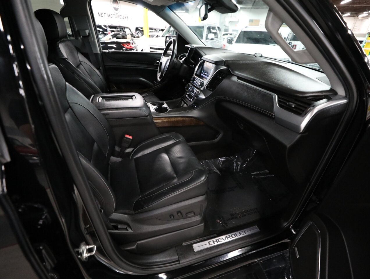 2017 Chevrolet Tahoe LT 4WD - Photo 16 - Addison, IL 60101