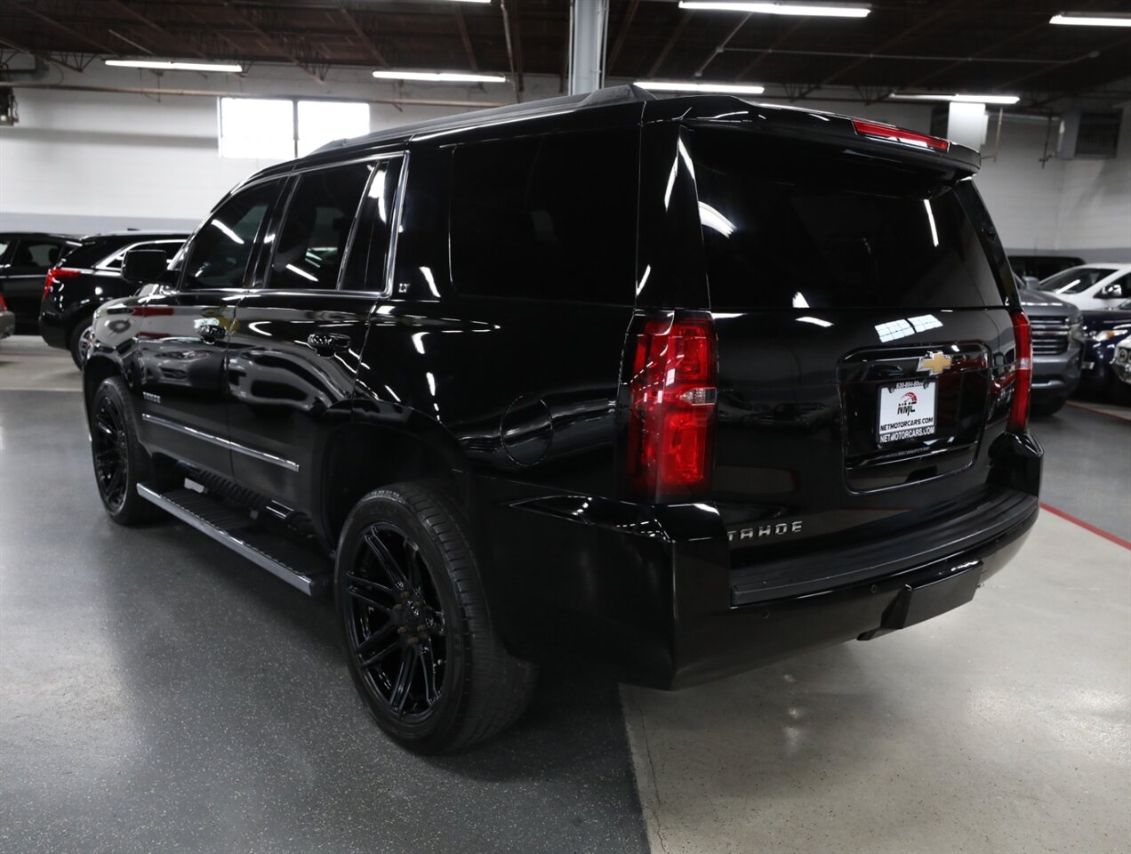 2017 Chevrolet Tahoe LT 4WD - Photo 10 - Addison, IL 60101