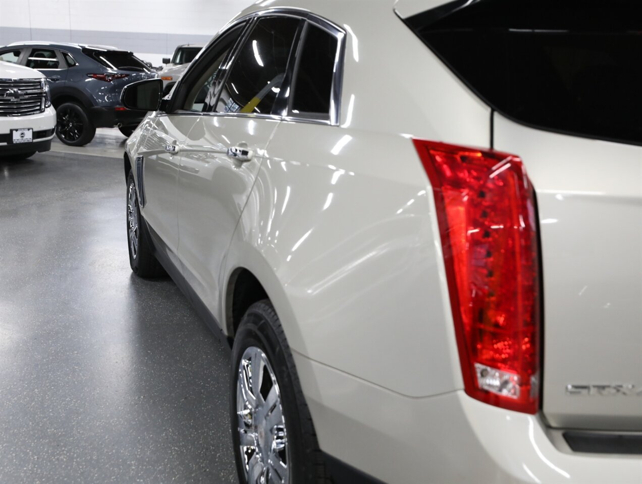 2016 Cadillac SRX Luxury Collection AWD - Photo 14 - Addison, IL 60101