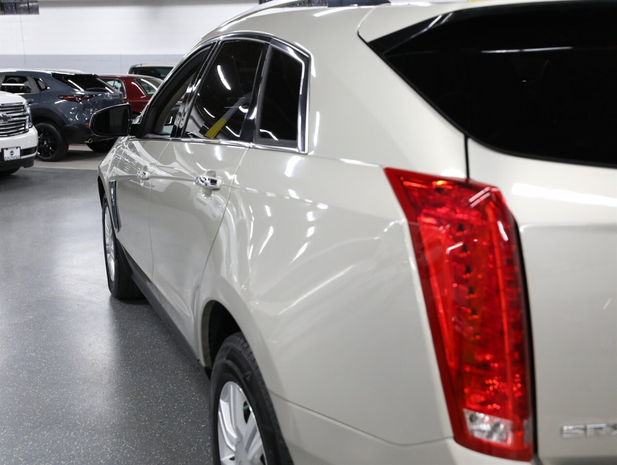 2016 Cadillac SRX Luxury Collection AWD   - Photo 14 - Addison, IL 60101