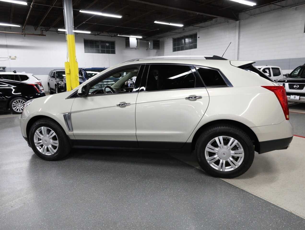 2016 Cadillac SRX Luxury Collection AWD   - Photo 15 - Addison, IL 60101