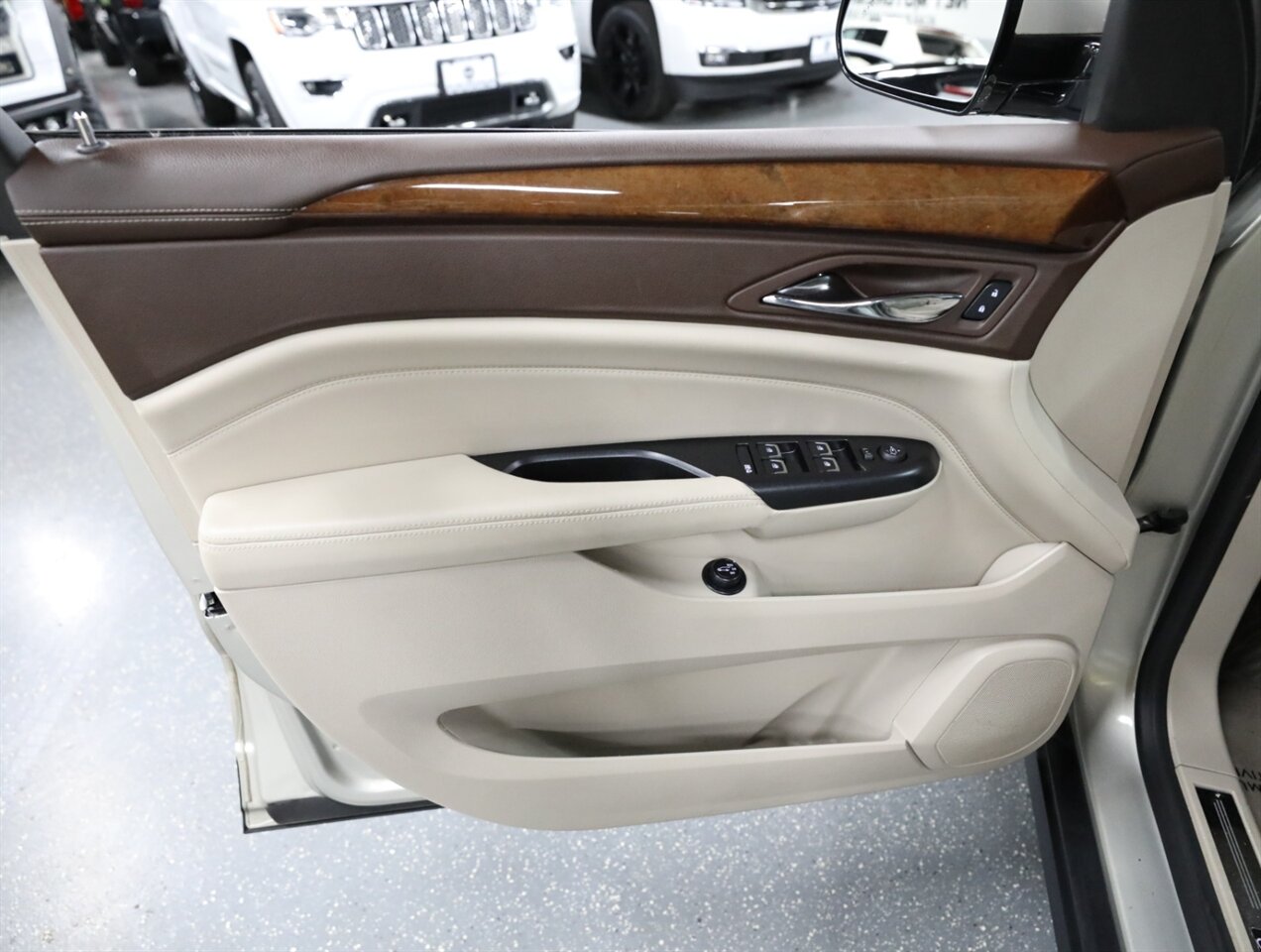 2016 Cadillac SRX Luxury Collection AWD   - Photo 29 - Addison, IL 60101