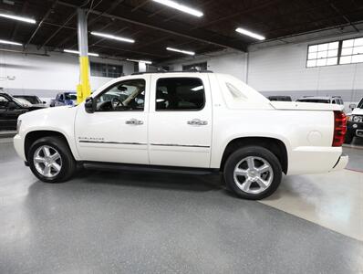 2011 Chevrolet Avalanche LTZ 4X4   - Photo 18 - Addison, IL 60101