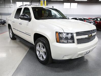 2011 Chevrolet Avalanche LTZ 4X4   - Photo 7 - Addison, IL 60101