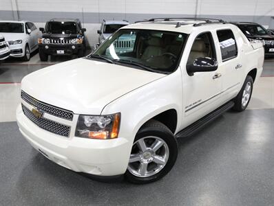 2011 Chevrolet Avalanche LTZ 4X4   - Photo 2 - Addison, IL 60101