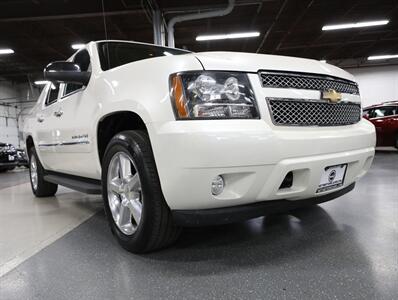 2011 Chevrolet Avalanche LTZ 4X4   - Photo 52 - Addison, IL 60101