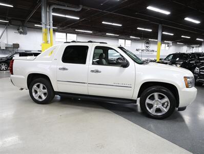 2011 Chevrolet Avalanche LTZ 4X4   - Photo 8 - Addison, IL 60101