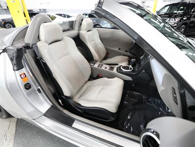 2005 Nissan 350Z Touring Convertible   - Photo 21 - Addison, IL 60101