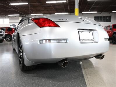 2005 Nissan 350Z Touring Convertible   - Photo 13 - Addison, IL 60101
