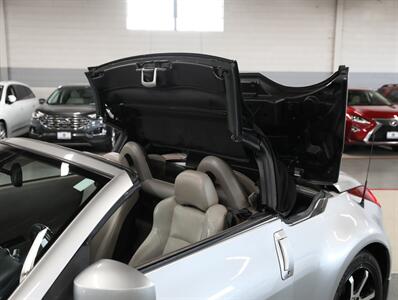 2005 Nissan 350Z Touring Convertible   - Photo 39 - Addison, IL 60101
