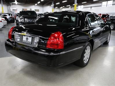 2008 Lincoln Town Car Signature Limited   - Photo 9 - Addison, IL 60101