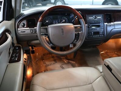 2008 Lincoln Town Car Signature Limited   - Photo 26 - Addison, IL 60101