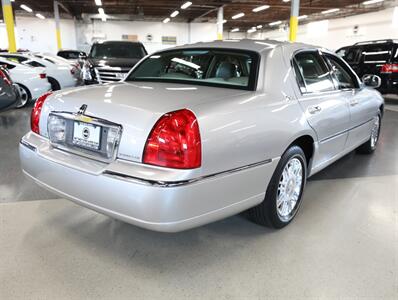 2008 Lincoln Town Car Signature Limited   - Photo 10 - Addison, IL 60101