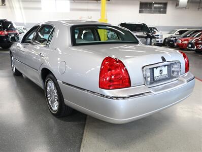 2008 Lincoln Town Car Signature Limited   - Photo 13 - Addison, IL 60101