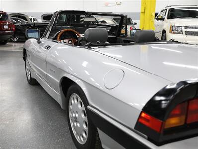 1986 Alfa Romeo Spider Veloce Graduate   - Photo 18 - Addison, IL 60101