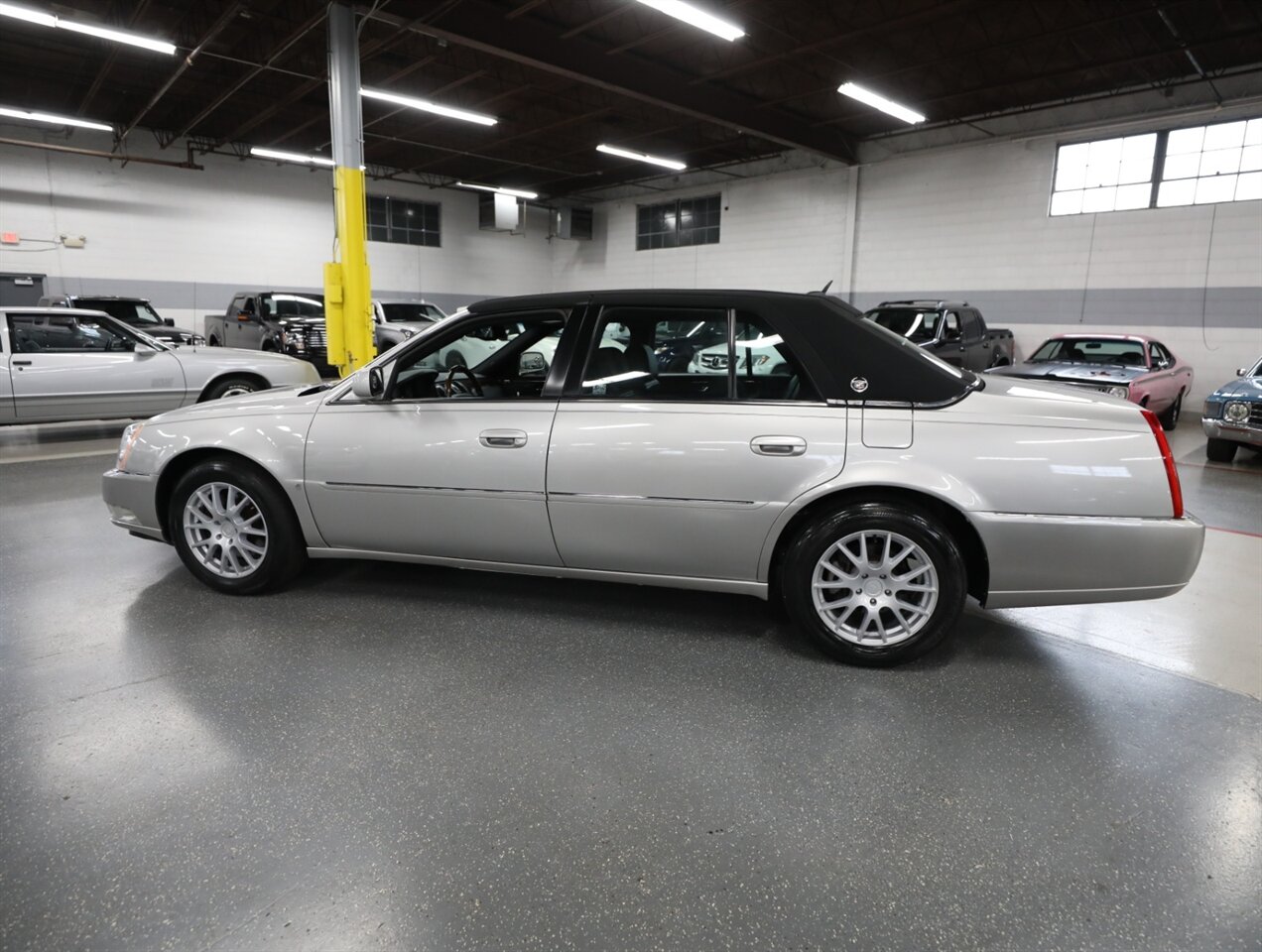 2007 Cadillac DTS Performance - Photo 17 - Addison, IL 60101