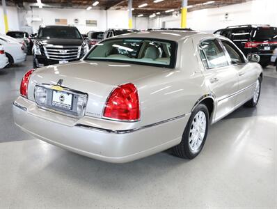 2007 Lincoln Town Car Signature   - Photo 9 - Addison, IL 60101