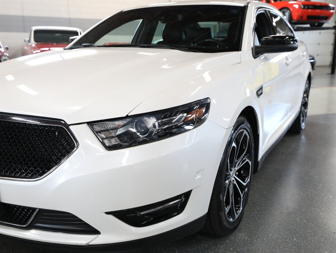 2016 Ford Taurus SHO AWD - Photo 5 - Addison, IL 60101