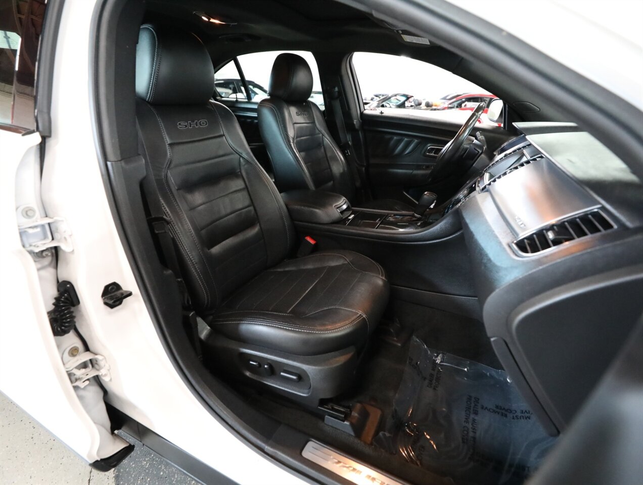 2016 Ford Taurus SHO AWD - Photo 21 - Addison, IL 60101