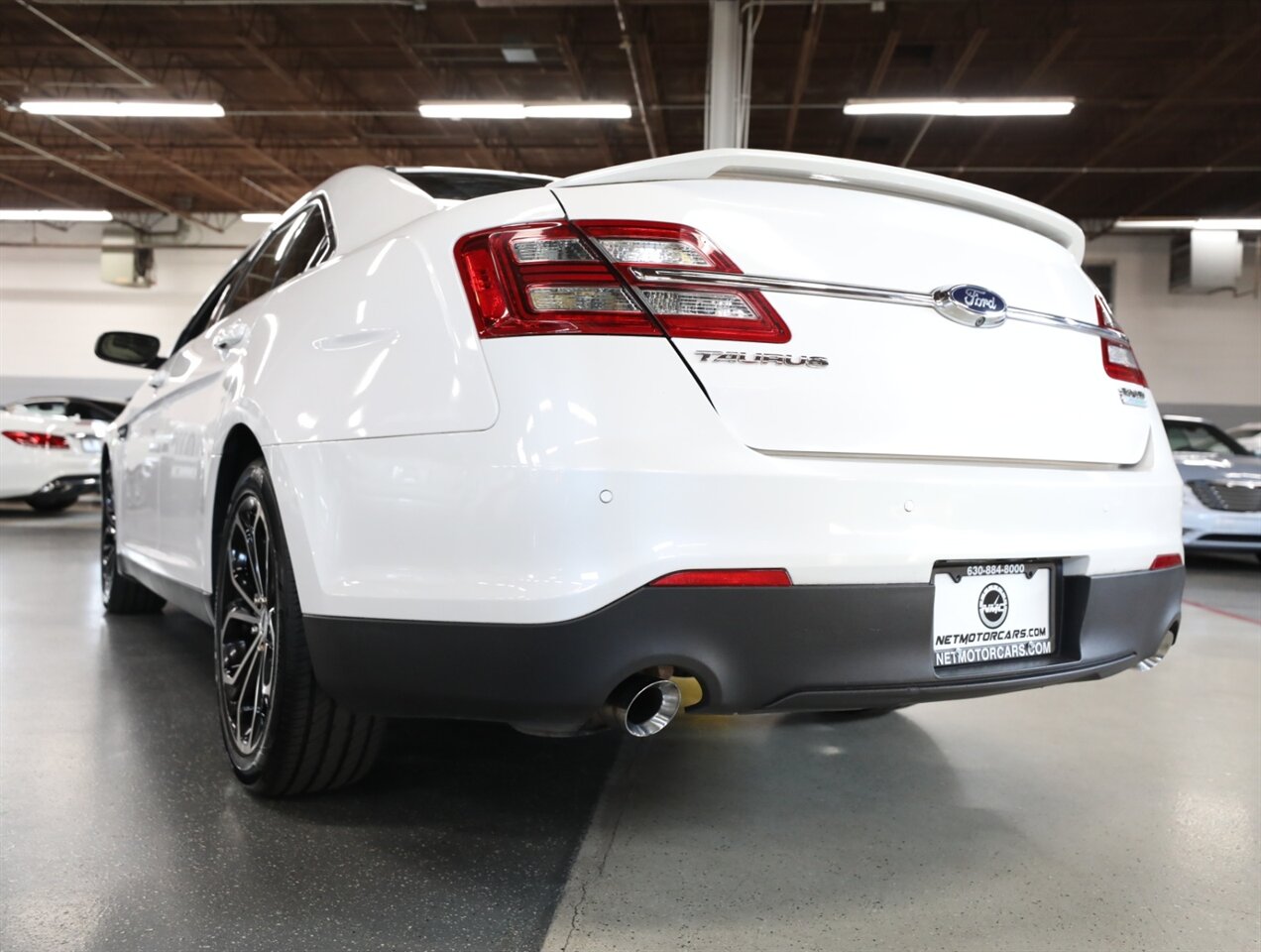 2016 Ford Taurus SHO AWD - Photo 14 - Addison, IL 60101