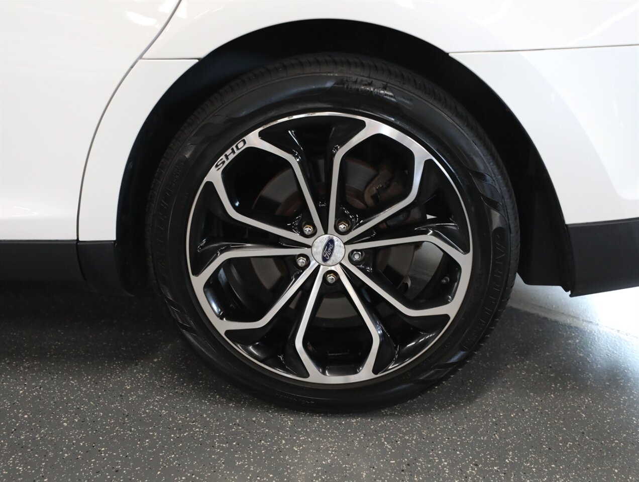 2016 Ford Taurus SHO AWD - Photo 47 - Addison, IL 60101