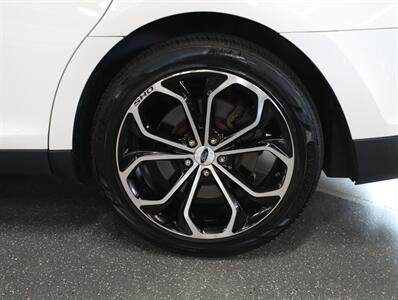 2016 Ford Taurus SHO AWD - Photo 47 - Addison, IL 60101