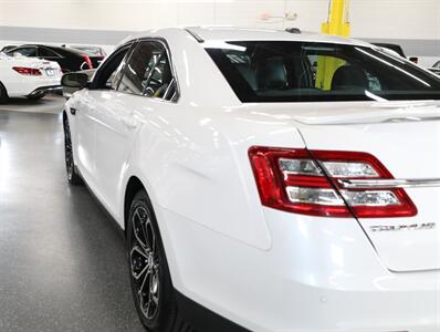 2016 Ford Taurus SHO AWD - Photo 17 - Addison, IL 60101