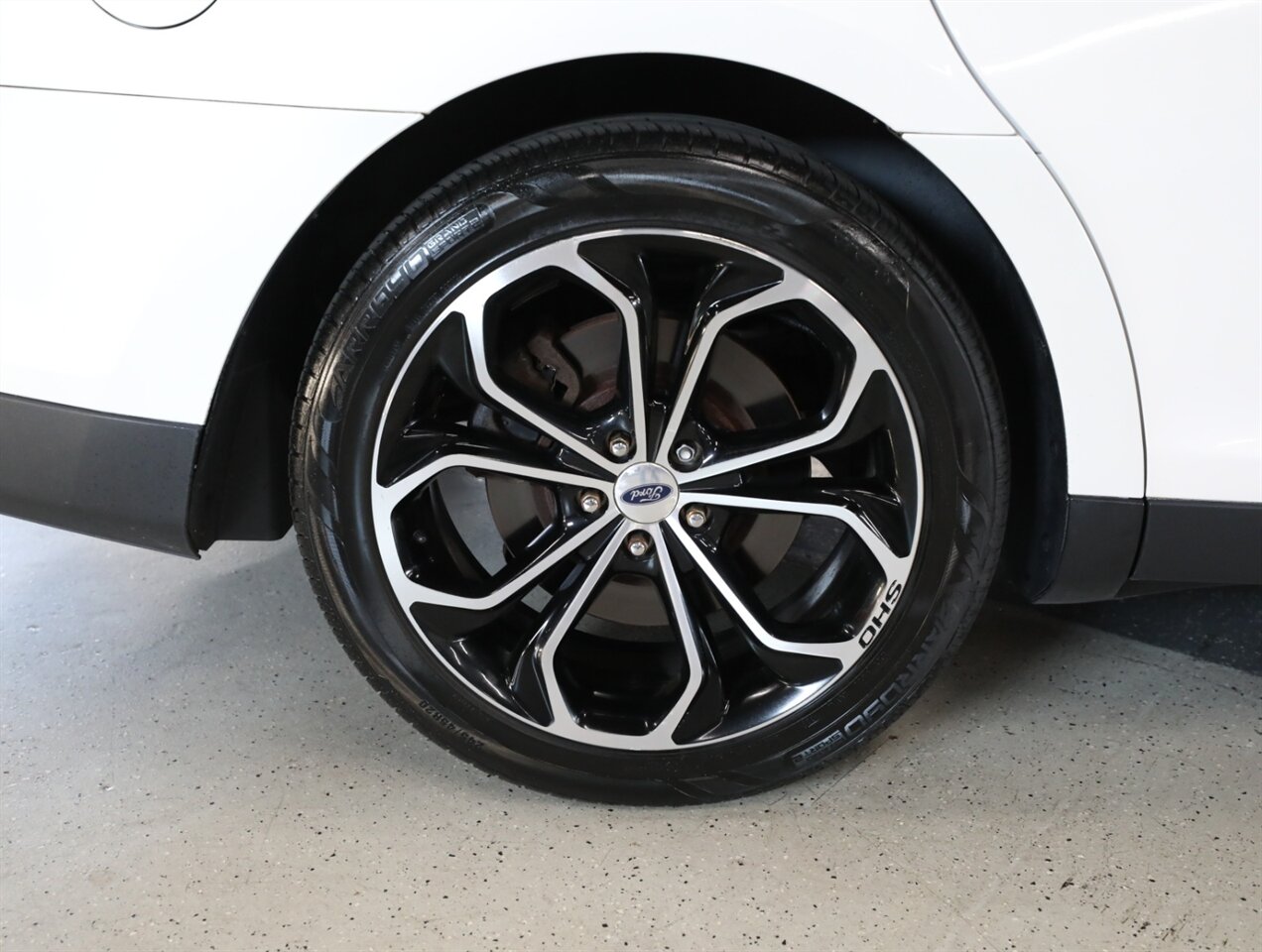 2016 Ford Taurus SHO AWD - Photo 50 - Addison, IL 60101