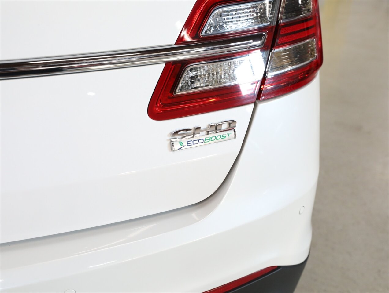 2016 Ford Taurus SHO AWD - Photo 12 - Addison, IL 60101