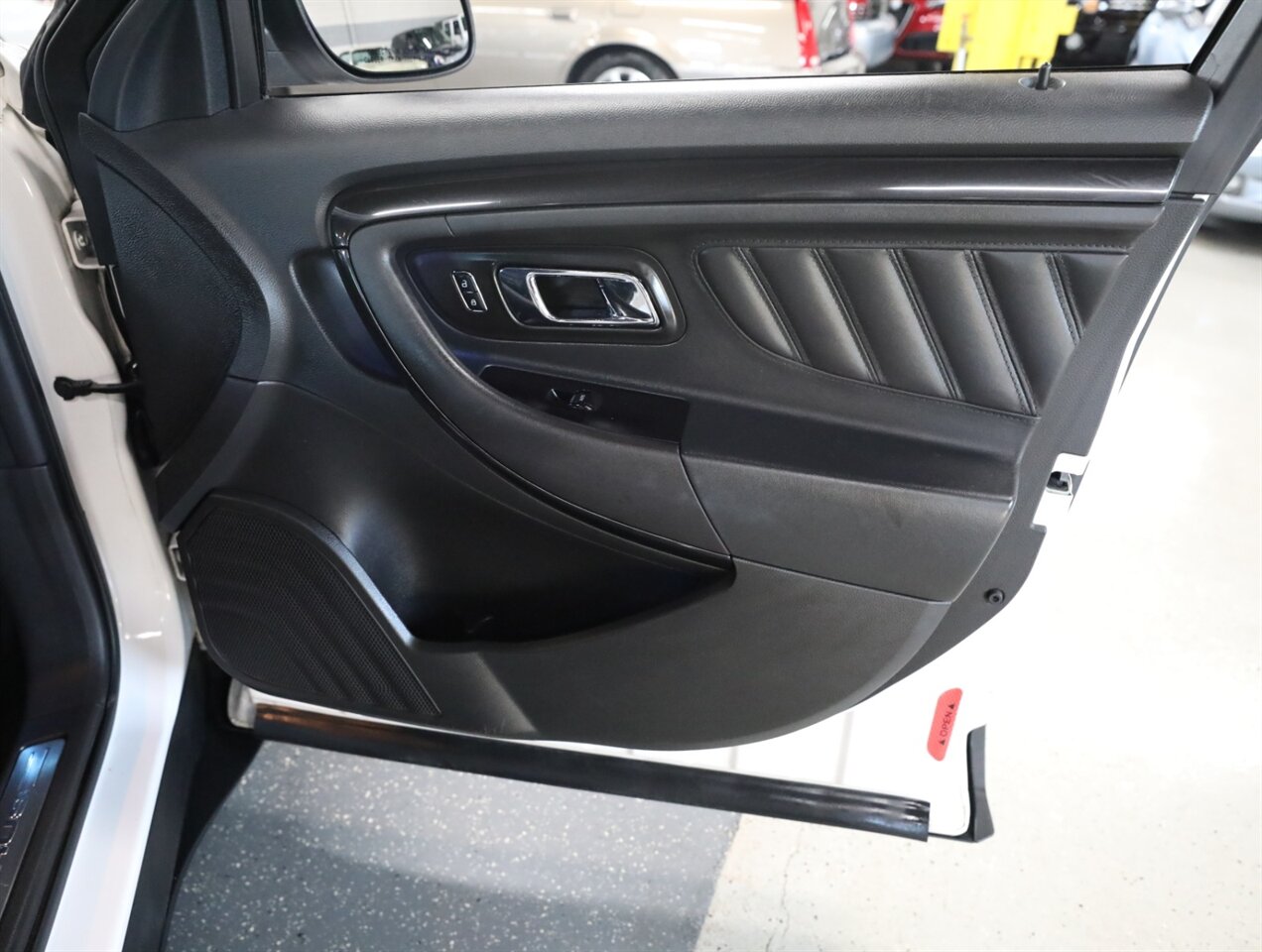 2016 Ford Taurus SHO AWD - Photo 19 - Addison, IL 60101