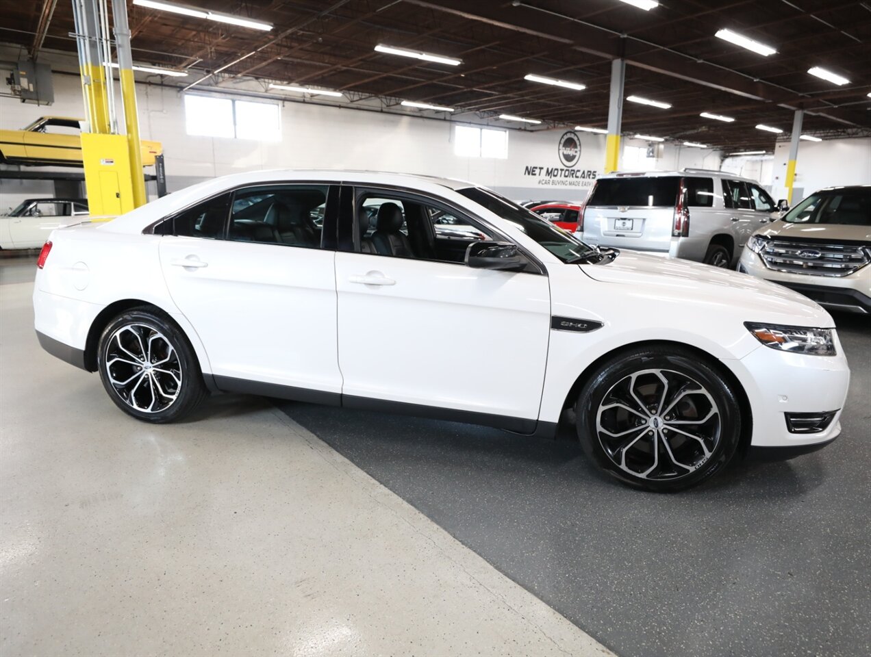 2016 Ford Taurus SHO AWD - Photo 9 - Addison, IL 60101