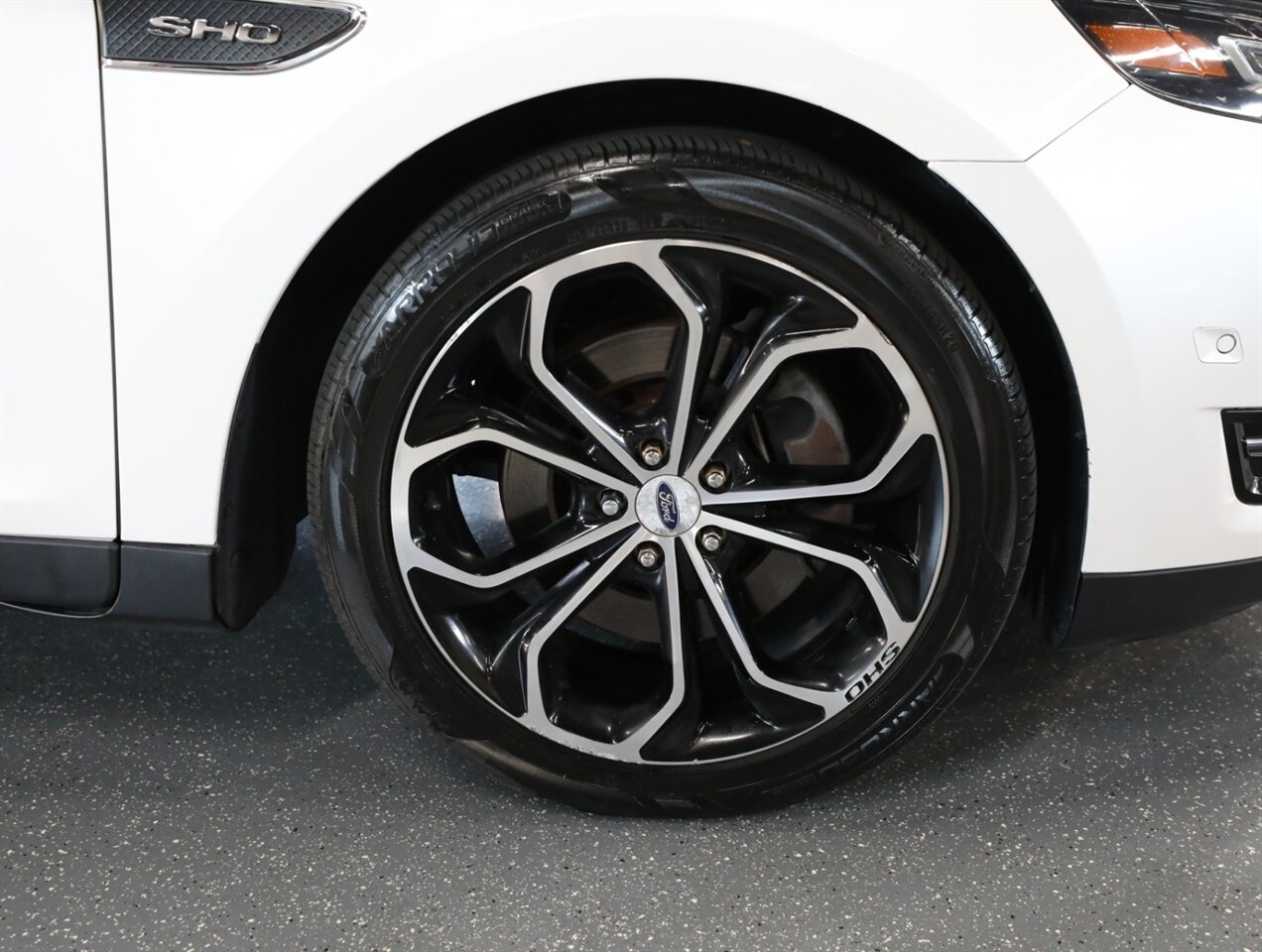 2016 Ford Taurus SHO AWD - Photo 49 - Addison, IL 60101
