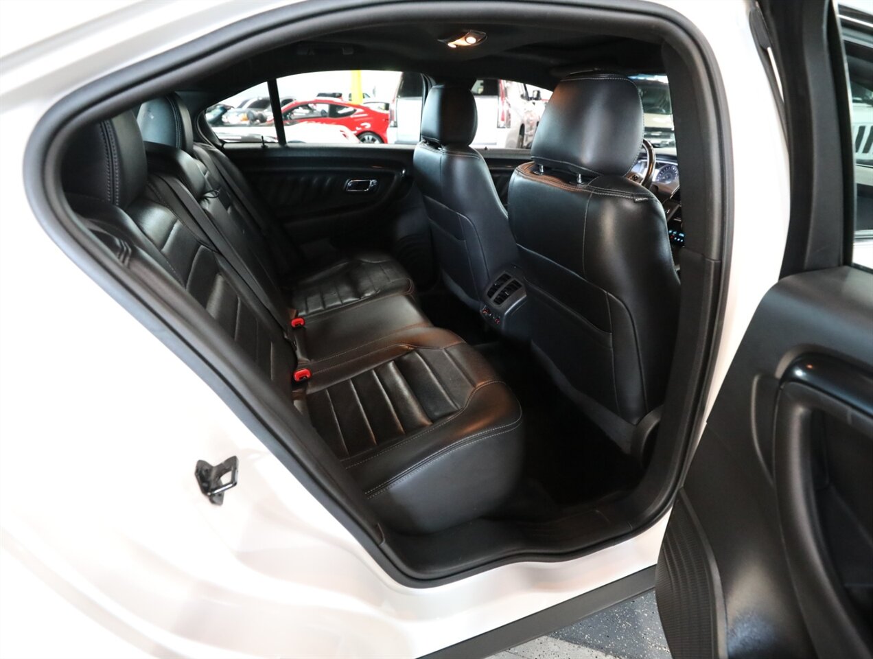 2016 Ford Taurus SHO AWD - Photo 23 - Addison, IL 60101