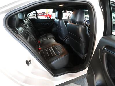2016 Ford Taurus SHO AWD - Photo 23 - Addison, IL 60101