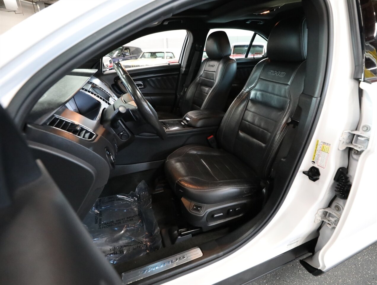 2016 Ford Taurus SHO AWD - Photo 32 - Addison, IL 60101