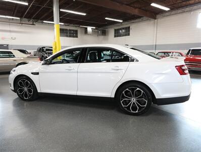 2016 Ford Taurus SHO AWD - Photo 18 - Addison, IL 60101
