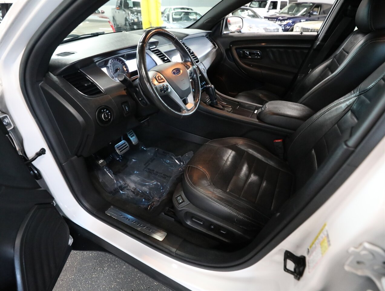 2016 Ford Taurus SHO AWD - Photo 31 - Addison, IL 60101