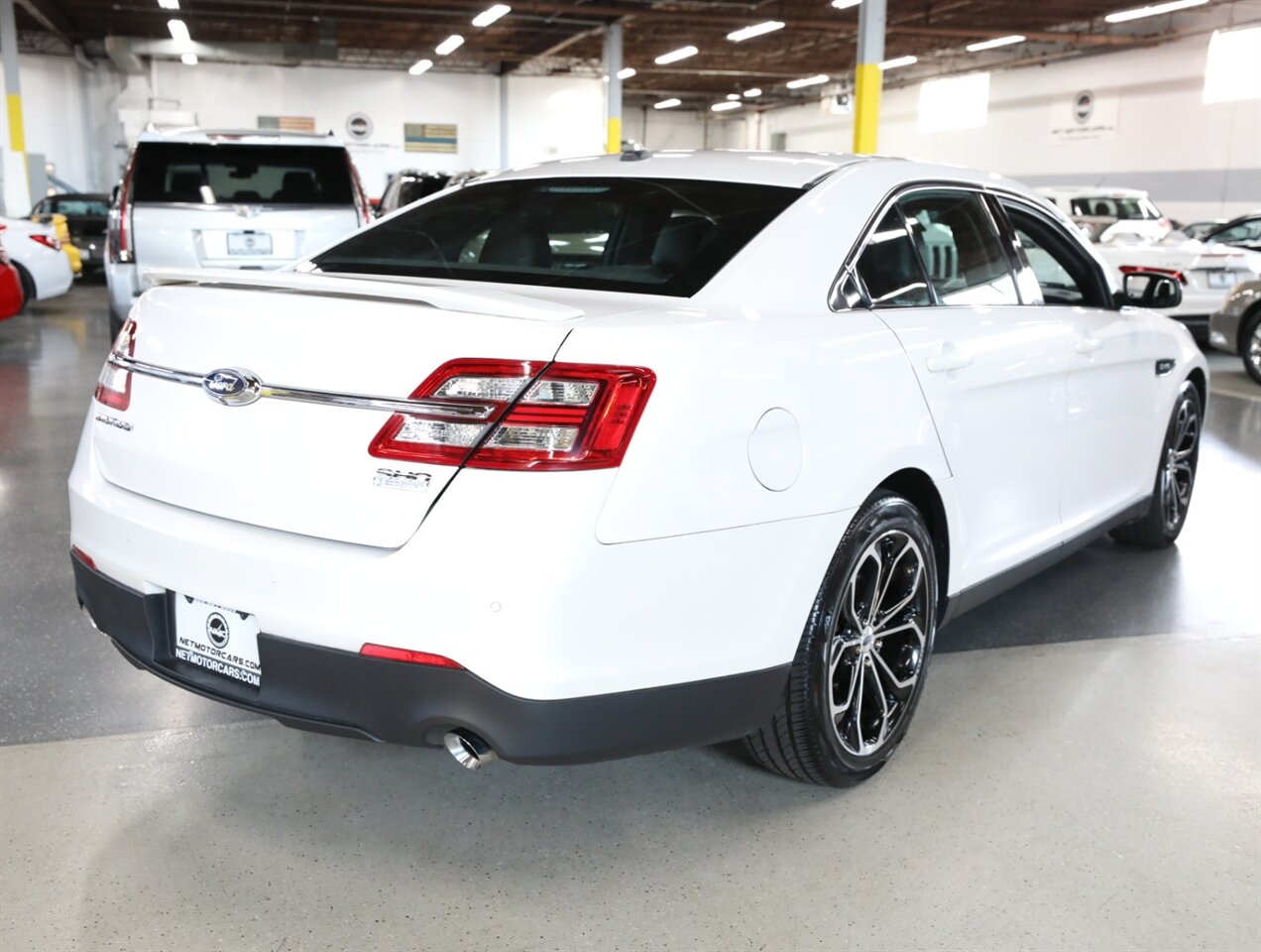 2016 Ford Taurus SHO AWD - Photo 10 - Addison, IL 60101