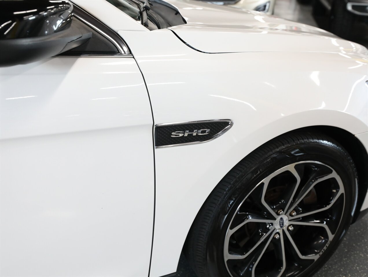2016 Ford Taurus SHO AWD - Photo 8 - Addison, IL 60101