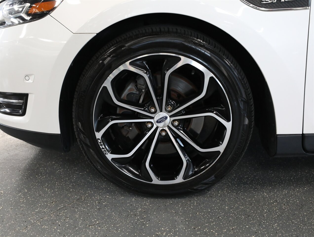 2016 Ford Taurus SHO AWD - Photo 48 - Addison, IL 60101