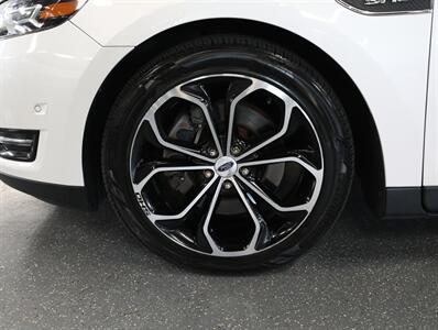 2016 Ford Taurus SHO AWD - Photo 48 - Addison, IL 60101