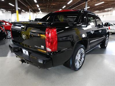 2012 Cadillac Escalade EXT Premium   - Photo 10 - Addison, IL 60101